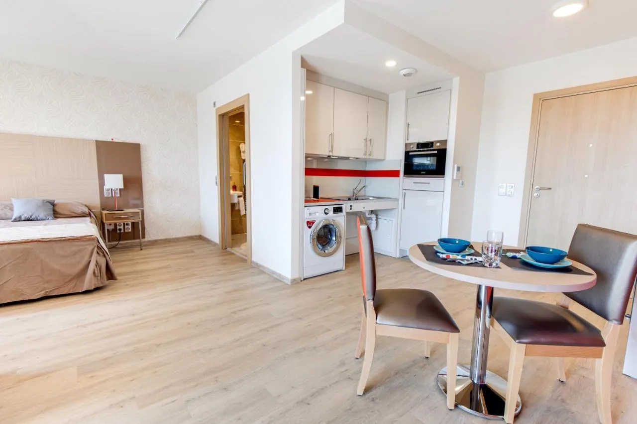 Furnished studio: sleeping area, equipped kitchenette and dining table for four, Appart-One aparthotel, Fréjus