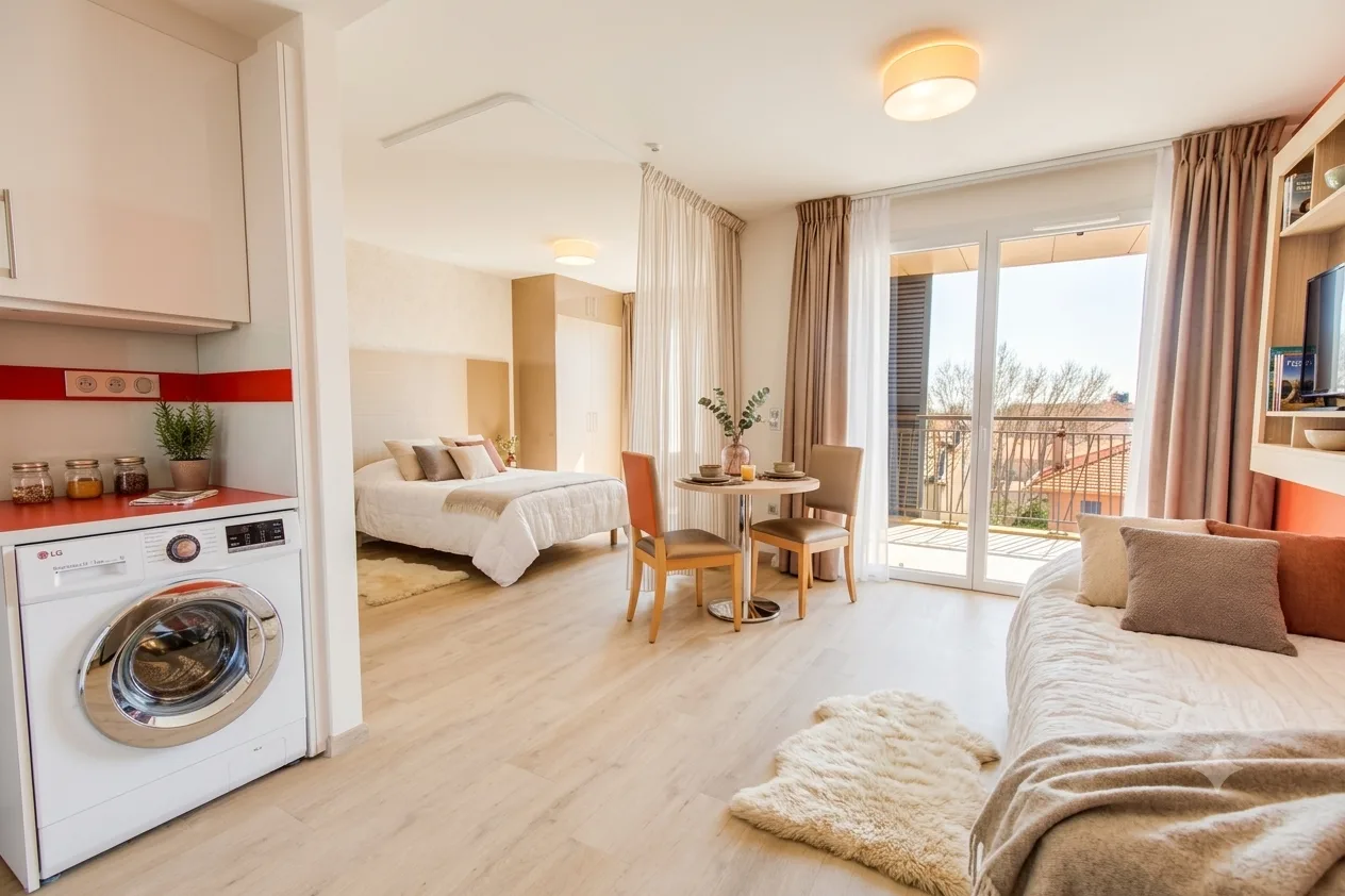 Furnished studio: kitchenette with washing machine, sleeping area, round table and sofa, balcony access, Appart-One aparthotel, Fréjus