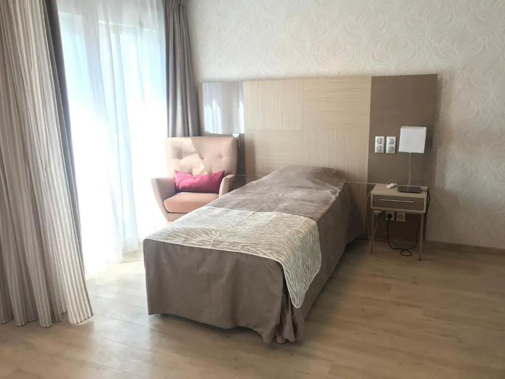 Sleeping area: single bed, armchair and window with light curtains, Appart-One aparthotel, Montreuil
